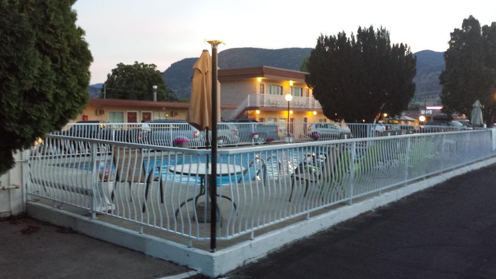 Swiss Sunset Inn Penticton Exterior foto