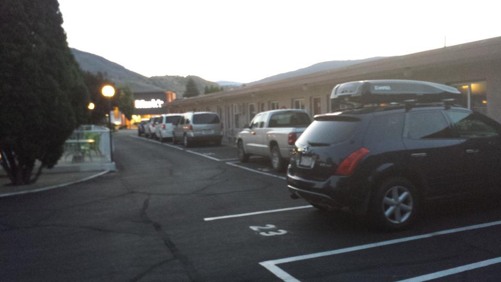 Swiss Sunset Inn Penticton Exterior foto