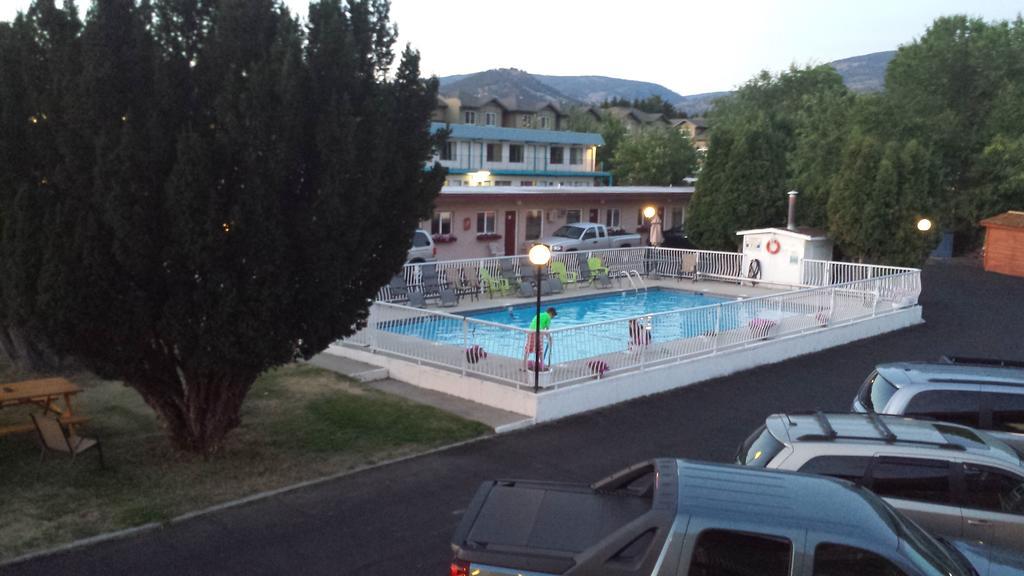 Swiss Sunset Inn Penticton Exterior foto